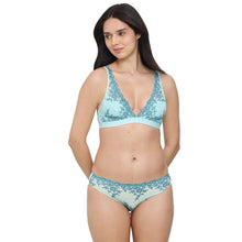 Load image into Gallery viewer, Wacoal Embrace Lace Non Padded Non Wired 3/4th Cup Bridal Wear Medium coverage Lace Bralette - Aqua 852191