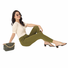 Load image into Gallery viewer, On&On Capri Pant