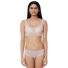 Load image into Gallery viewer, Wacoal Aura Low Waist Medium Coverage Everyday Wear Hipster Panty - Beige LP5835
