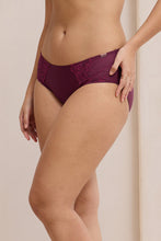 Load image into Gallery viewer, Amante Radiant Hipster Panty - Burgandy 112901