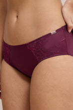 Load image into Gallery viewer, Amante Radiant Hipster Panty - Burgandy 112901