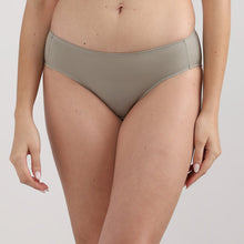 Load image into Gallery viewer, Wacoal Dreamy Curve Low-waist Medium Coverage Everyday wear Bikini Panty-Grey PI05G01