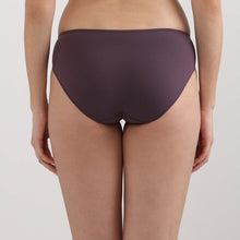 Load image into Gallery viewer, Wacoal Dreamy Curve Low-waist Medium Coverage Everyday wear Bikini Panty-Wine PI05G01