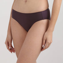 Load image into Gallery viewer, Wacoal Dreamy Curve Low-waist Medium Coverage Everyday wear Bikini Panty-Wine PI05G01