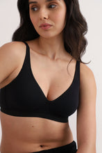 Load image into Gallery viewer, Wacoal BASICS Essentials2.0 Non-Padded Non-Wired Full Cup Everyday Wear T-shirt Bra - Black BI03M01
