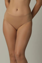 Load image into Gallery viewer, Amante Vanish Seamless Hipster Panty - Macaroon 11412
