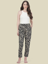 Load image into Gallery viewer, Go Colors Black Cotton Knit Printed Lounge Pants
