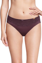 Load image into Gallery viewer, Amante Lace Low Rise Seamed Bikini Panty - Fig 88401
