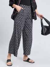 Load image into Gallery viewer, Go Colors Black Woven Viscose Printed Palazzo
