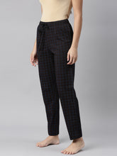 Load image into Gallery viewer, Go Colors Black Cotton Knit Printed Lounge Pants

