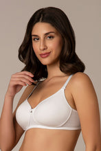 Load image into Gallery viewer, Amante All Day Smooth Comfort Padded &amp; Non-wired Bra - White 78201

