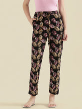 Load image into Gallery viewer, Go Colors Black Cotton Knit Printed Lounge Pants
