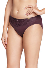 Load image into Gallery viewer, Amante Lace Low Rise Seamed Bikini Panty - Fig 88401
