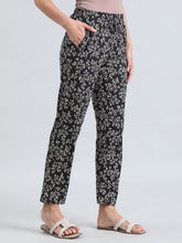 Load image into Gallery viewer, Go Colors Black Cotton Knit Printed Lounge Pants
