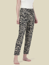 Load image into Gallery viewer, Go Colors Black Cotton Knit Printed Lounge Pants
