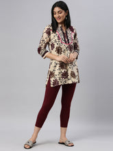 Load image into Gallery viewer, Go Colors Bright Maroon Cotton Stretch Cropped Leggings
