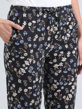 Load image into Gallery viewer, Go Colors Black Cotton Knit Printed Lounge Pants
