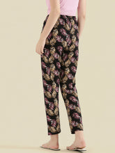Load image into Gallery viewer, Go Colors Black Cotton Knit Printed Lounge Pants
