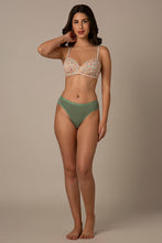 Load image into Gallery viewer, Amante Smooth Style Padded Non-Wired Cotton Bra - Daisy Print
