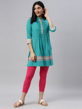 Load image into Gallery viewer, Go Colors Young Fuchsia Cotton Stretch Cropped Leggings
