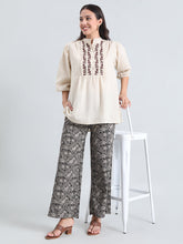 Load image into Gallery viewer, Go Colors Black Woven Viscose Printed Palazzo
