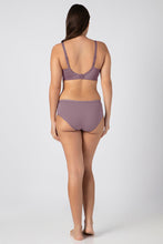 Load image into Gallery viewer, Amante Chic Smooth Non-Padded Non-Wired Minimizer Bra - Grape Shake 09801
