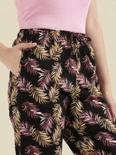 Load image into Gallery viewer, Go Colors Black Cotton Knit Printed Lounge Pants
