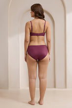 Load image into Gallery viewer, Amante Bared Breezy Padded Non-Wired Bra - Rhododendron 114101
