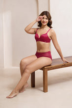 Load image into Gallery viewer, Amante Allure Plunge Padded Non-Wired Bra - Persian Red 111601
