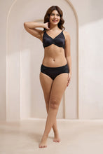 Load image into Gallery viewer, Amante Glimmer Lace Padded Wired Bra - Black 111701
