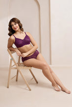 Load image into Gallery viewer, Amante Lush Lace Comfort Non-Padded Non-Wired Bra - Pickled Beet 112301
