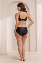 Load image into Gallery viewer, Amante Radiant Lace Padded Non-Wired Bra - Black 113001
