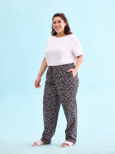 Load image into Gallery viewer, Go Colors Black Cotton Knit Printed Lounge Pants

