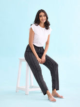 Load image into Gallery viewer, Go Colors Black Cotton Knit Printed Lounge Pants
