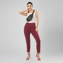 Load image into Gallery viewer, On&amp;On Straight Pant Wine

