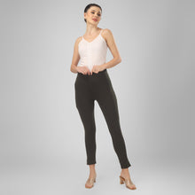 Load image into Gallery viewer, On&amp;On Straight Pant Olive
