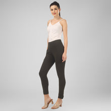 Load image into Gallery viewer, On&amp;On Straight Pant Olive
