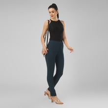 Load image into Gallery viewer, On&amp;On Straight Pant Smart Blue
