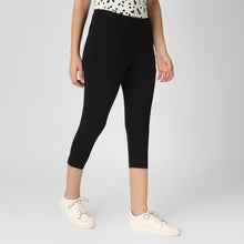 Load image into Gallery viewer, On&amp;On Capri Pant
