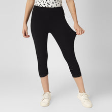 Load image into Gallery viewer, On&amp;On Capri Pant
