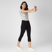 Load image into Gallery viewer, On&amp;On Capri Pant
