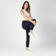 Load image into Gallery viewer, On&amp;On Capri Pant
