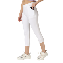 Load image into Gallery viewer, On&amp;On Capri Pant
