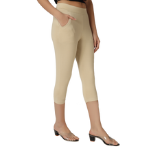 Load image into Gallery viewer, On&amp;On Capri Pant
