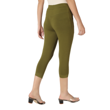 Load image into Gallery viewer, On&amp;On Capri Pant
