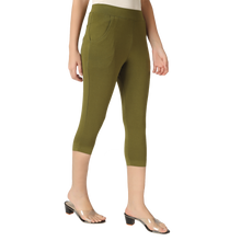 Load image into Gallery viewer, On&amp;On Capri Pant
