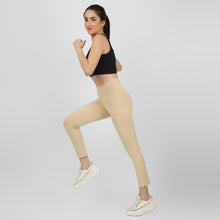 Load image into Gallery viewer, On&amp;On Straight Pant Beige
