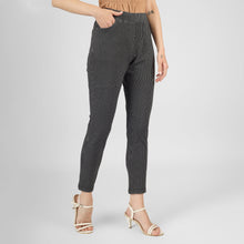 Load image into Gallery viewer, On&amp;On Denim Stripe Pants
