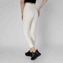 Load image into Gallery viewer, On&amp;On Straight Pant Off White
