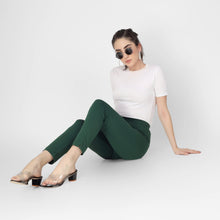 Load image into Gallery viewer, On&amp;On Straight Pant Bottle Green
